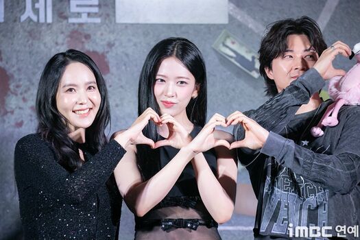 An Yujin 안유진 |