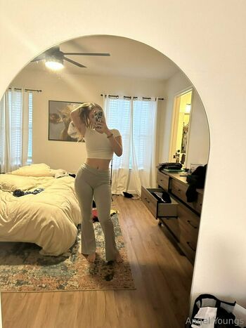 angelyoungsxxx