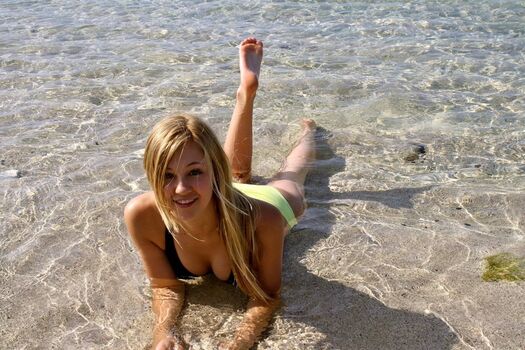 Ava Sambora