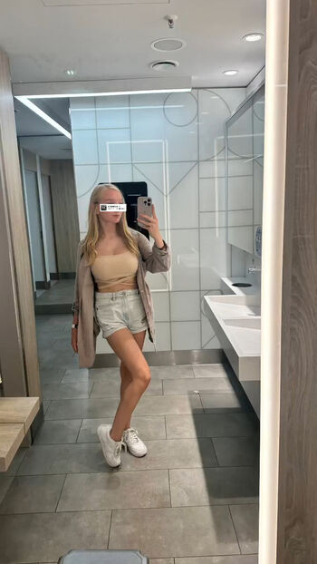 blonde_vivi