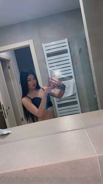 chloe_heart_190