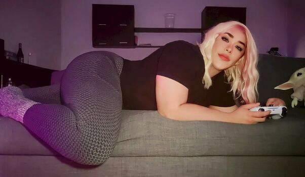 crossdresser_alex
