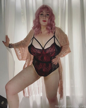 curvy_carly
