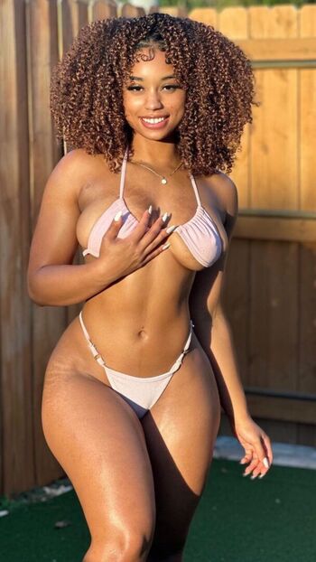 Curvymilftwinkletoes