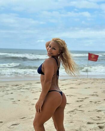 Flávia Saraiva