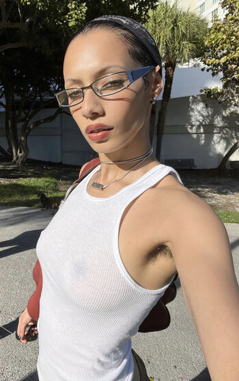 Jazelle Zanaughtti