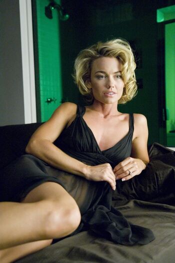 Kelly Carlson
