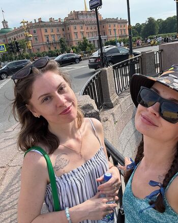 lildizzz / Dasha Lakis