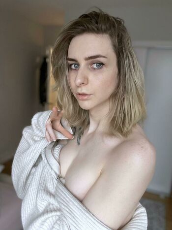 Miss_Crows_Nest