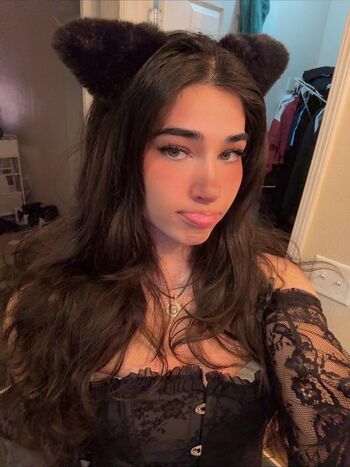 Naila Iqbal / alienalianz / NylaWHO / NylaWHO1