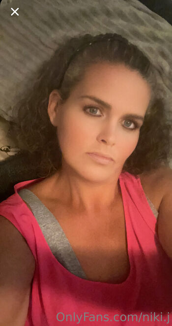 niki.j