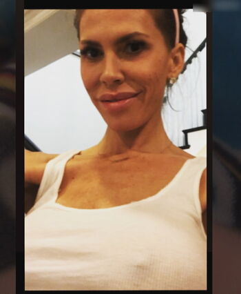 Nikki Cox