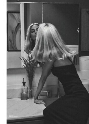 Stella Maxwell